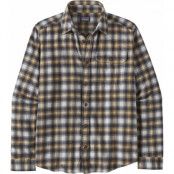 Patagonia Men's L/S Cotton in Conversion LW Fjord Flannel Shirt Beach Day: Sandy Melon